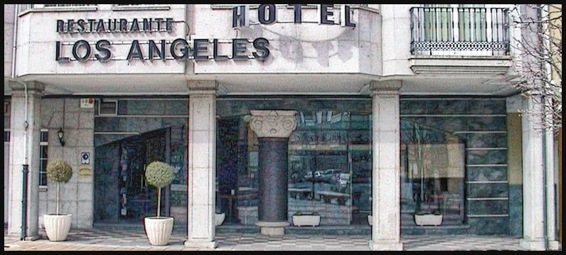 Fachada del Hotel Los Ángeles en La Bañeza